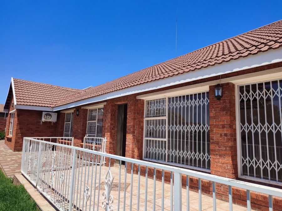 4 Bedroom Property for Sale in Fleurdal Free State